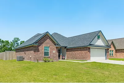 326 Yorktown Avenue, Clute, TX 77531 - Photo 1