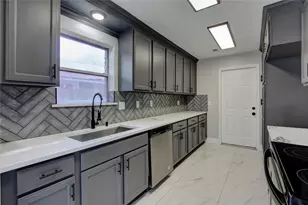 6830 Desert Rose Ln, Houston, TX 77086 - Photo 12