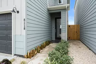 8118 Esther Acres, Houston, TX 77088 - Photo 4