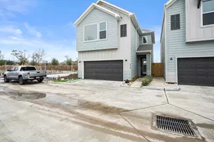 8118 Esther Acres, Houston, TX 77088 - Photo 2