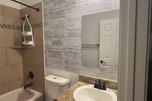 406 San Jacinto St, Smithville, TX 78957 - Photo 14