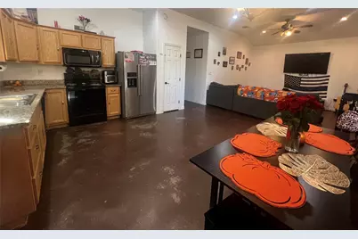 406 San Jacinto Street, Smithville, TX 78957 - Photo 6