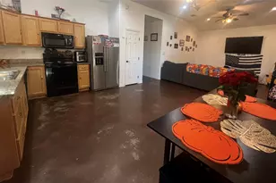 406 San Jacinto St, Smithville, TX 78957 - Photo 6