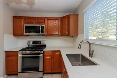 160 W Golden Arrow Circle, The Woodlands, TX 77381 - Photo 8