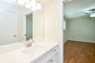 7719 Lacy Hill Dr, Houston, TX 77036 - Photo 10