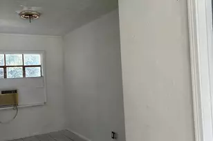 913 Anthony Ct, Pasadena, TX 77506 - Photo 2