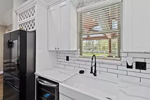 7927 Needlepoint Rd, Baytown, TX 77521 - Photo 12