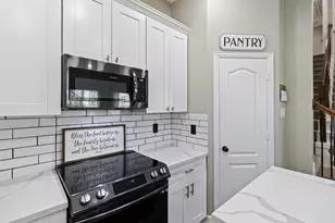 7927 Needlepoint Rd, Baytown, TX 77521 - Photo 14