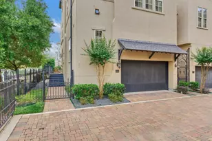 1340 W 25th St, Houston, TX 77008 - Photo 2