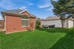 1619 Forest Trace Dr, Sugar Land, TX 77479 - Photo 18