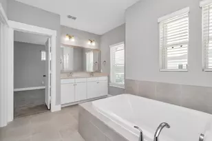 2705 Brown Lk St, Houston, TX 77008 - Photo 22