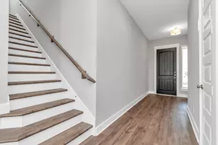 2705 Brown Lk St, Houston, TX 77008 - Photo 12