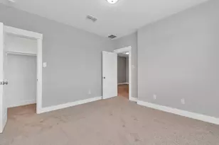 2705 Brown Lk St, Houston, TX 77008 - Photo 26