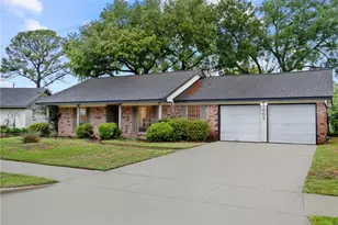 1607 Buescher Dr, Houston, TX 77043 - Photo 1