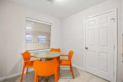 1607 Buescher Drive, Houston, TX 77043 - Photo 10