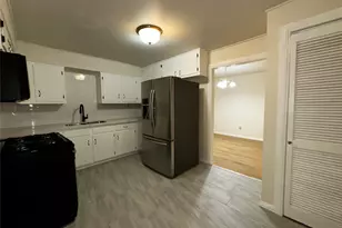 6023 Belarbor St, Houston, TX 77033 - Photo 6