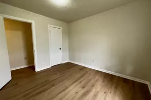 6023 Belarbor St, Houston, TX 77033 - Photo 14