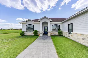931 Angus Trail, Angleton, TX 77515 - Photo 4