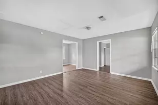 9610 Foredale St, Houston, TX 77075 - Photo 8