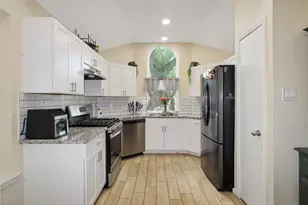 5622 Lycomb Dr, Houston, TX 77053 - Photo 6