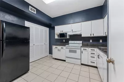 2100 Tanglewilde Street #330, Houston, TX 77063 - Photo 10