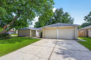 17742 Fife Ln, Webster, TX 77598 - Photo 4