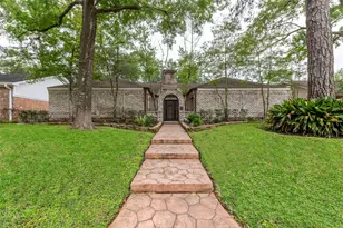 10007 Cedar Creek Dr, Houston, TX 77042 - Photo 2