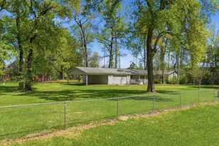 2424 Meadow Rd, Conroe, TX 77384 - Photo 2