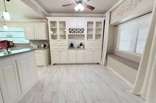 205 Peppermint Dr, Lake Jackson, TX 77566 - Photo 6