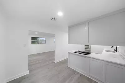 1911 Avenue O, Huntsville, TX 77340 - Photo 12