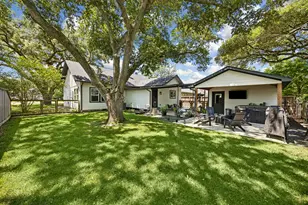 705 4th St, Sealy, TX 77474 - Photo 2