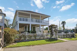 1813 Avenue A, Dickinson, TX 77539 - Photo 1