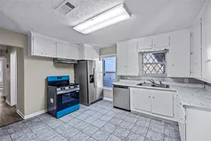 1407 Bess Rd, Dickinson, TX 77539 - Photo 8