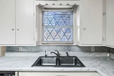 1407 Bess Road, Dickinson, TX 77539 - Photo 10