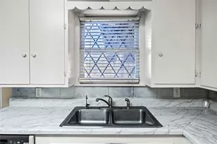 1407 Bess Rd, Dickinson, TX 77539 - Photo 10