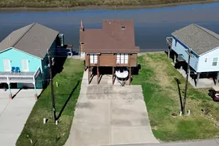 215 Redfish Dr, Freeport, TX 77541 - Photo 2