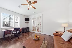 5750 Kiam St, Houston, TX 77007 - Photo 8