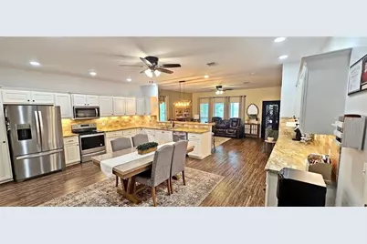 201 Smith Street, Columbus, TX 78934 - Photo 4