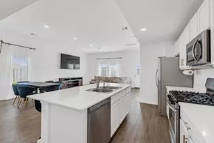 9803 Wembley Vis Ct, Baytown, TX 77521 - Photo 8