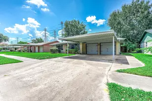 902 S Kaufman Dr, Deer Park, TX 77536 - Photo 2