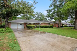 10518 Mayfield Rd, Houston, TX 77043 - Photo 2