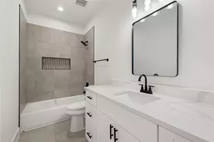 6302 Ezzard Charles Ln, Houston, TX 77091 - Photo 16