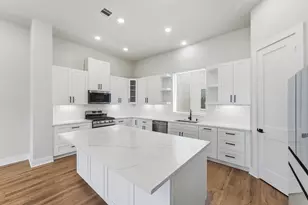 1942 Purswell Rd, Houston, TX 77055 - Photo 14