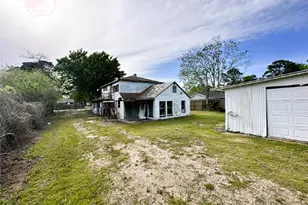 207 S 5th St, Highlands, TX 77562 - Photo 10