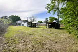 207 S 5th St, Highlands, TX 77562 - Photo 14