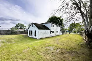 207 S 5th St, Highlands, TX 77562 - Photo 8