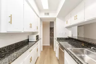 2101 Fountain View Dr, Houston, TX 77057 - Photo 16