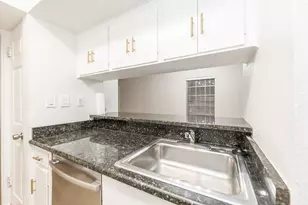 2101 Fountain View Dr, Houston, TX 77057 - Photo 14