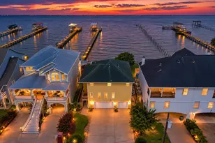 804 Bay Ave, Kemah, TX 77565 - Photo 1