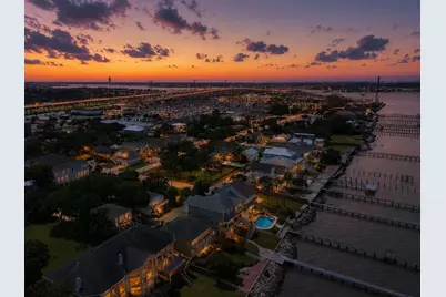 804 Bay Avenue, Kemah, TX 77565 - Photo 2